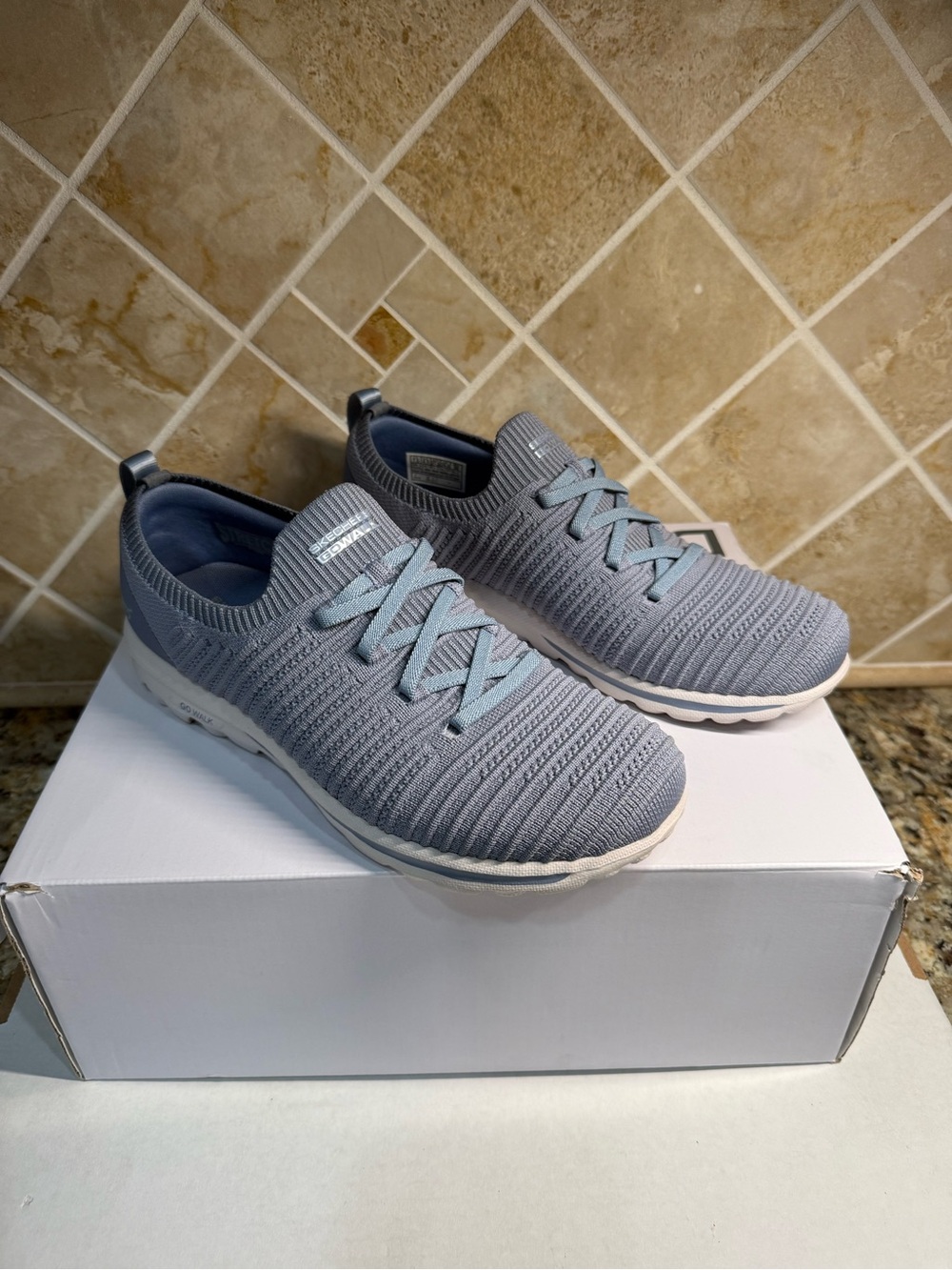 Skechers GO WALK Women’s Size 7.5 Blue Knit Lace Up Walking Sneakers Goga Mat